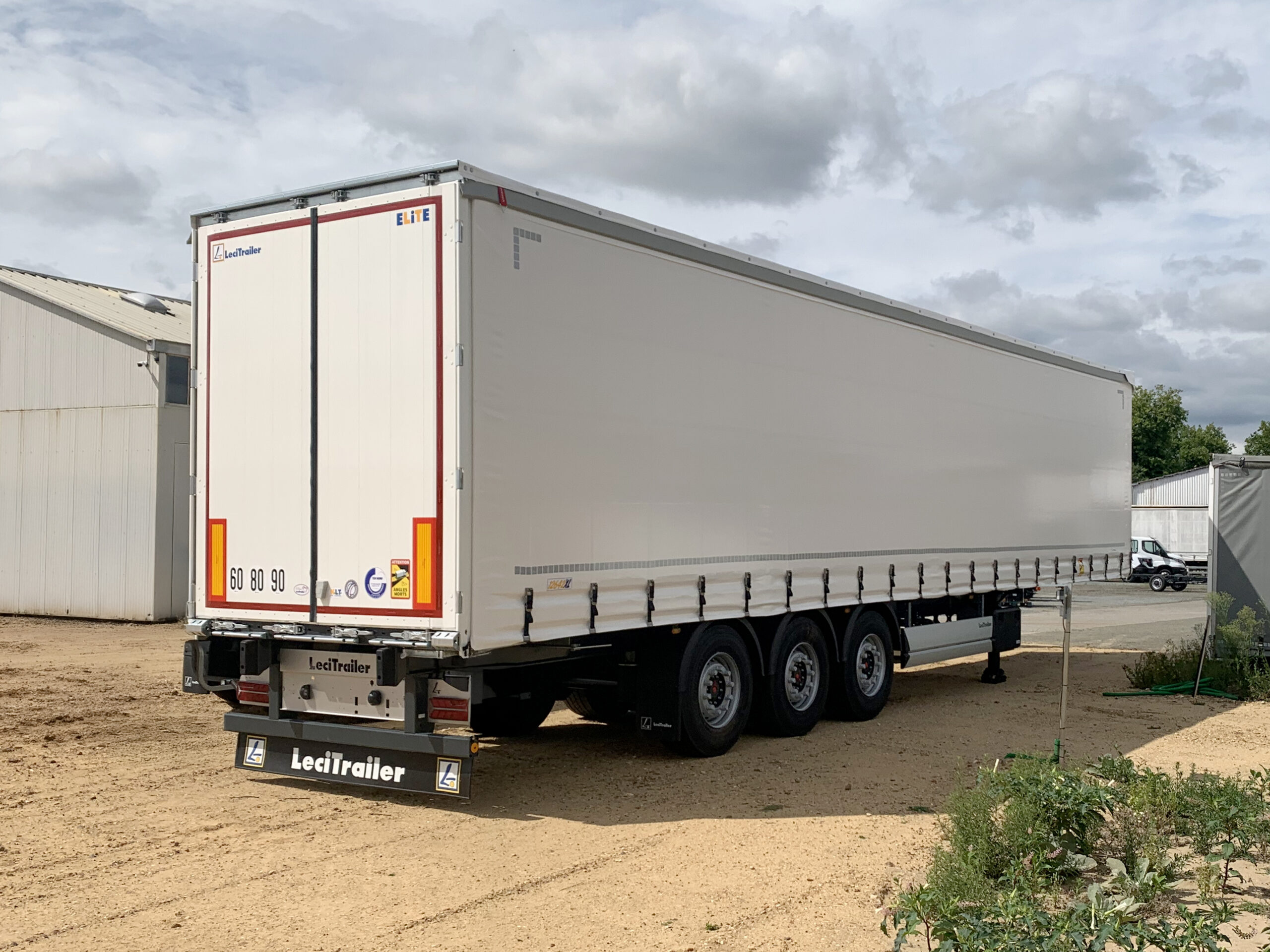 Semi-remorque pour transport de gros volumes